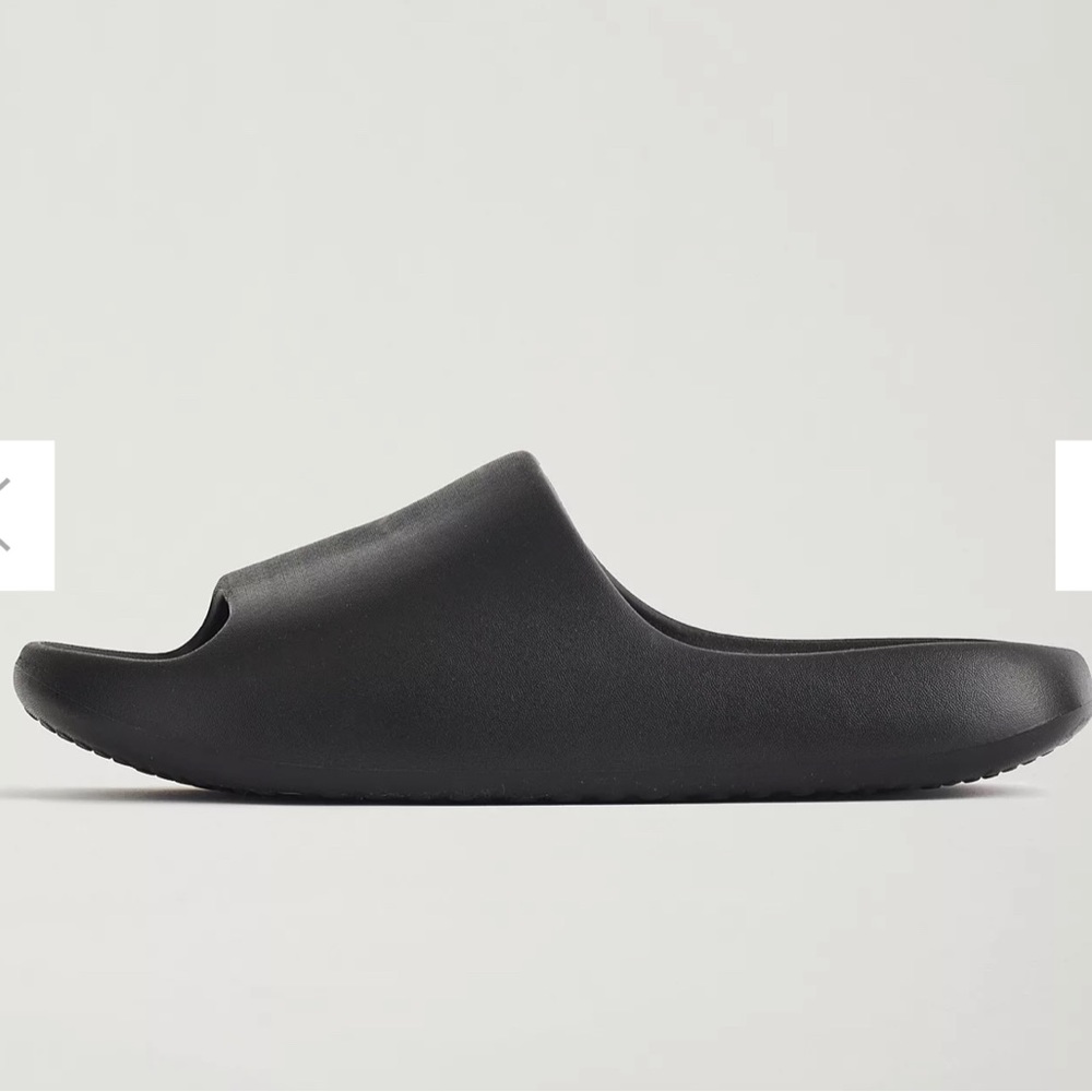 URBAN OUTFITTERS MOLDED MENS SANDALS